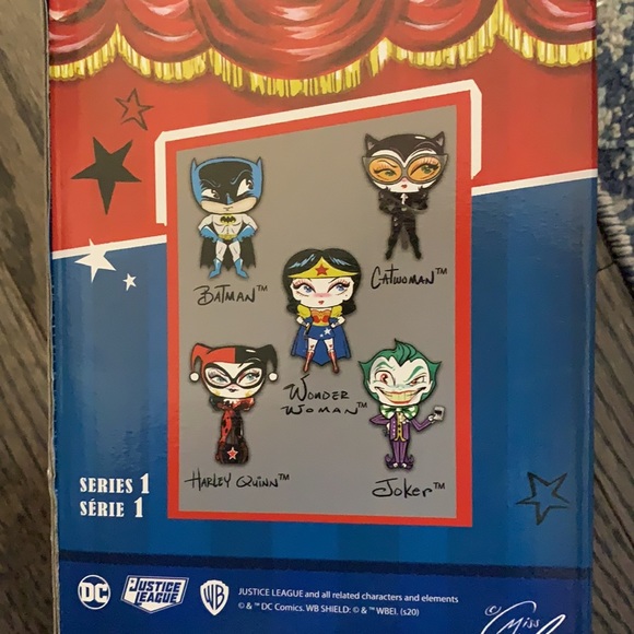 Justice League Miss Mindy Vinyl Batman Toy - Picture 4 of 5
